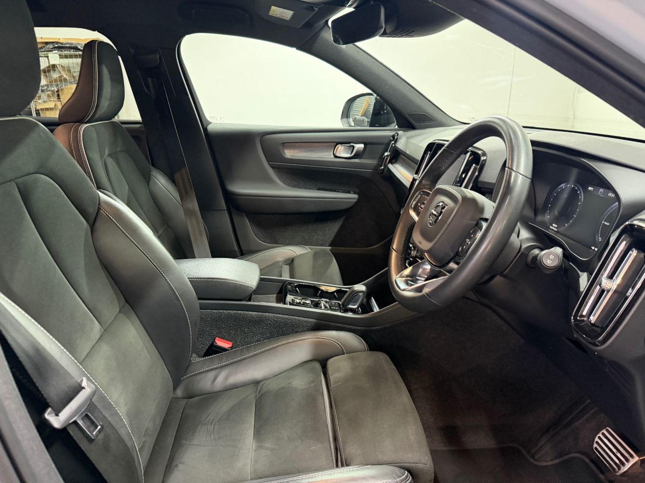 2022 VOLVO XC40 1.5h T5 Recharge 10.7kWh Ultimate Dark SUV 5dr Petrol Plug-in Hybrid Auto E - vehicle photo 11 for sale on PureCar