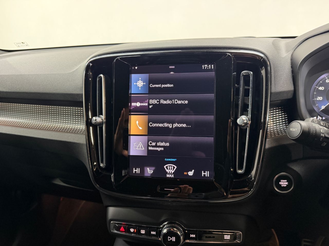 2022 VOLVO XC40 1.5h T5 Recharge 10.7kWh Ultimate Dark SUV 5dr Petrol Plug-in Hybrid Auto E - vehicle photo 13 for sale on PureCar