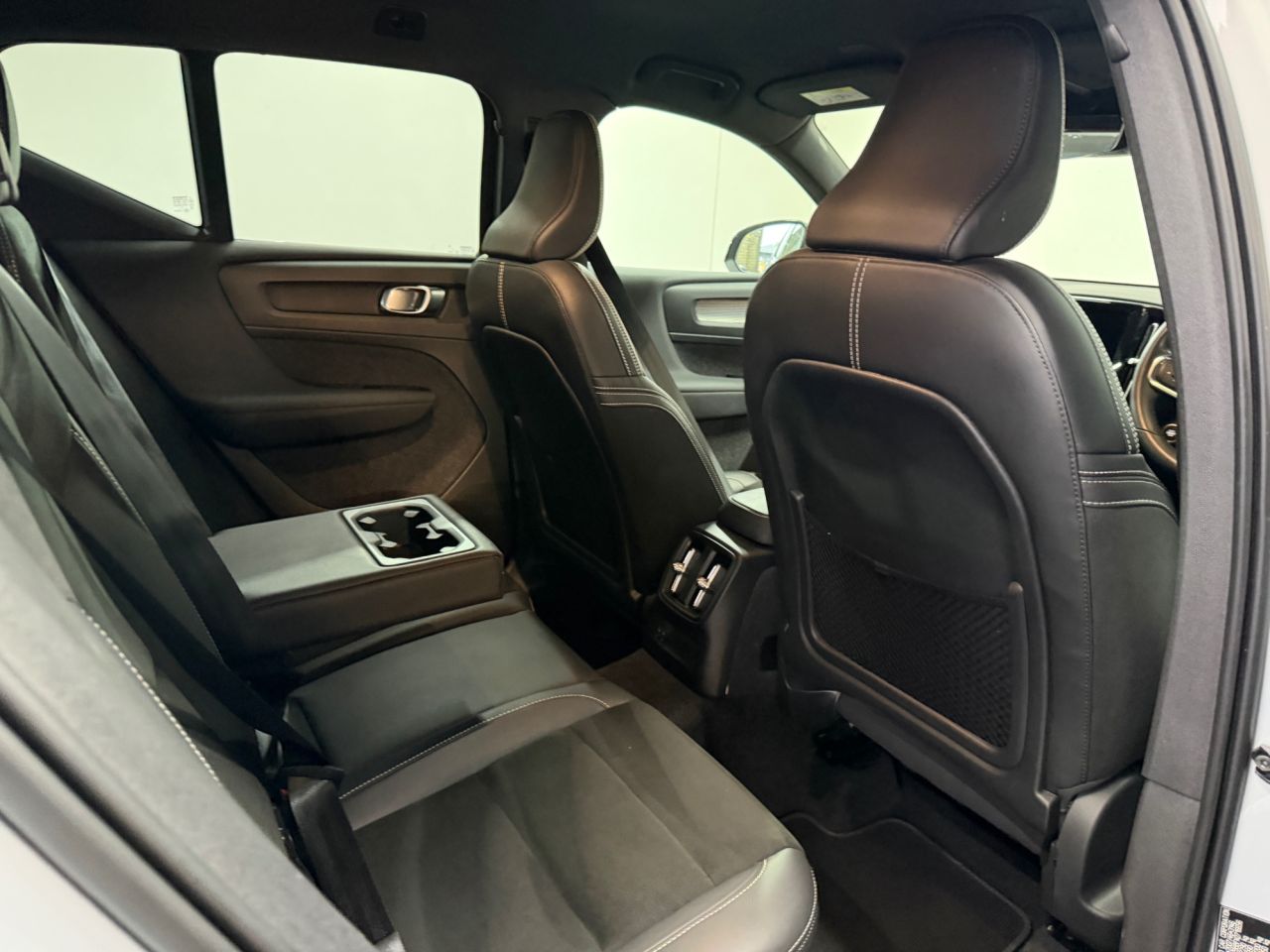 2022 VOLVO XC40 1.5h T5 Recharge 10.7kWh Ultimate Dark SUV 5dr Petrol Plug-in Hybrid Auto E - vehicle photo 17 for sale on PureCar