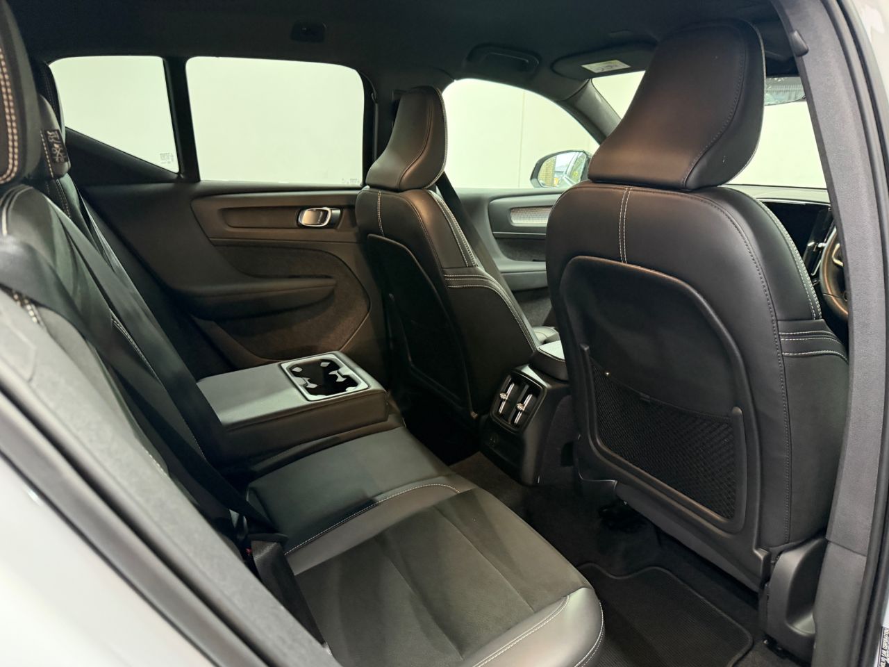 2022 VOLVO XC40 1.5h T5 Recharge 10.7kWh Ultimate Dark SUV 5dr Petrol Plug-in Hybrid Auto E - vehicle photo 19 for sale on PureCar