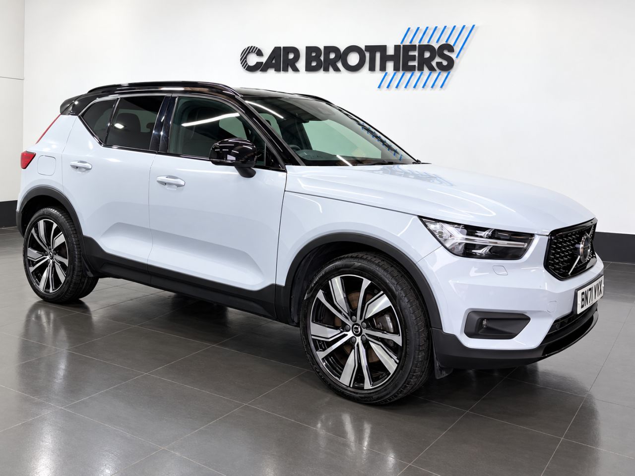 2022 VOLVO XC40