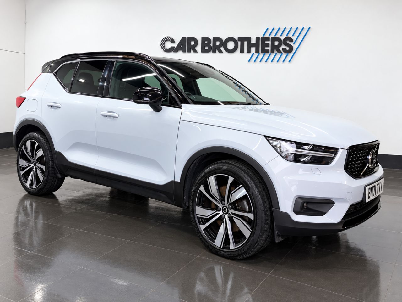 2022 VOLVO XC40 1.5h T5 Recharge 10.7kWh Ultimate Dark SUV 5dr Petrol Plug-in Hybrid Auto E - vehicle photo 2 for sale on PureCar