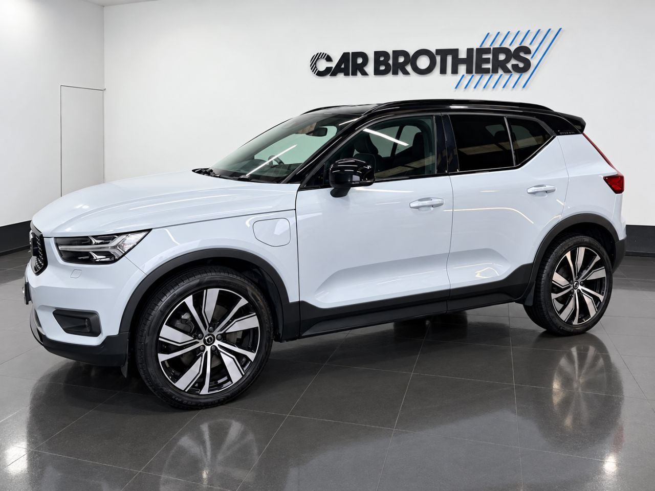 2022 VOLVO XC40 1.5h T5 Recharge 10.7kWh Ultimate Dark SUV 5dr Petrol Plug-in Hybrid Auto E - vehicle photo 4 for sale on PureCar
