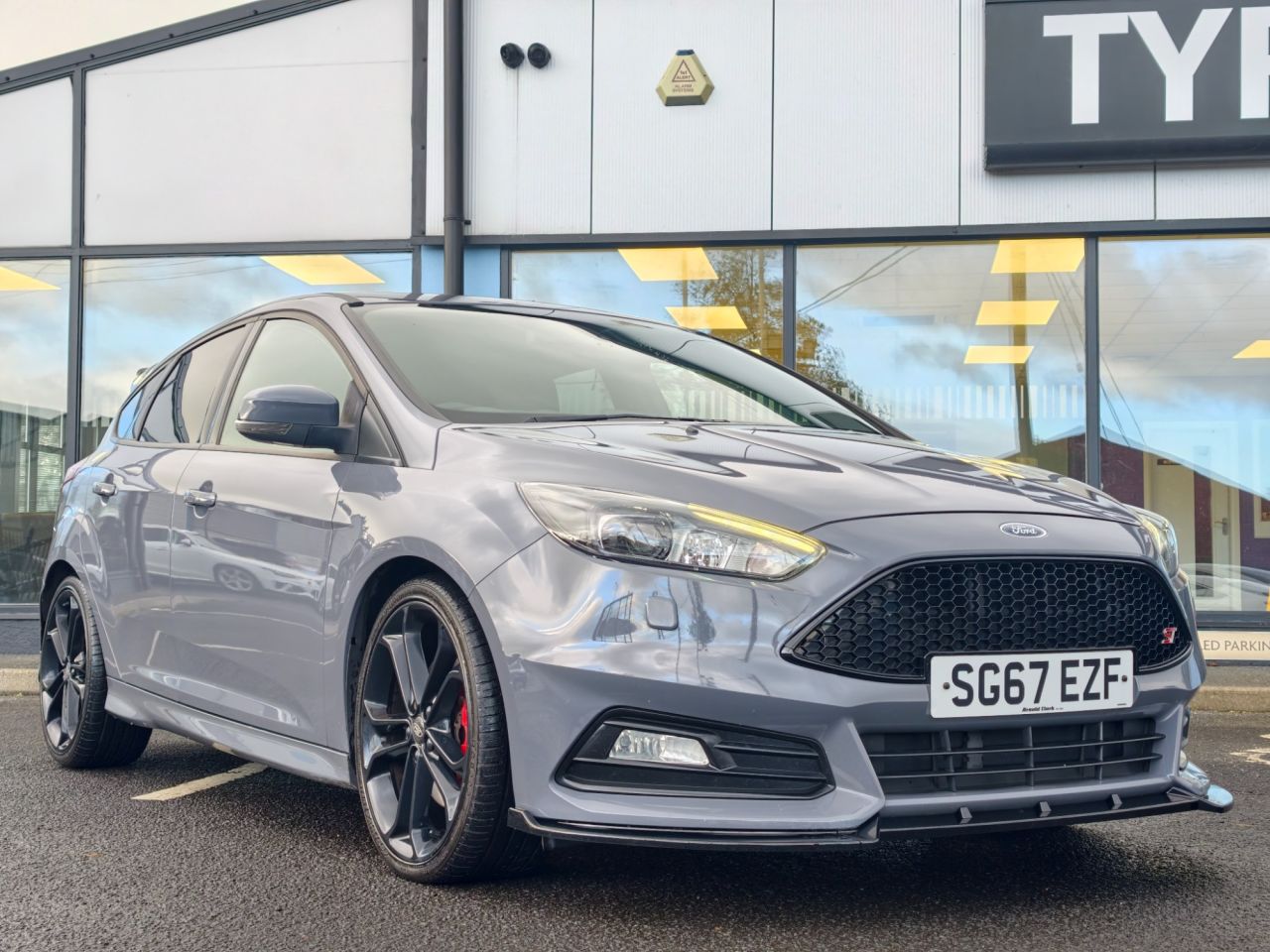 2017 FORD FOCUS 2.0 TDCi ST-3 Hatchback 5dr Diesel Manual Euro 6 (s/s) (185 ps) - vehicle photo 15 for sale on PureCar