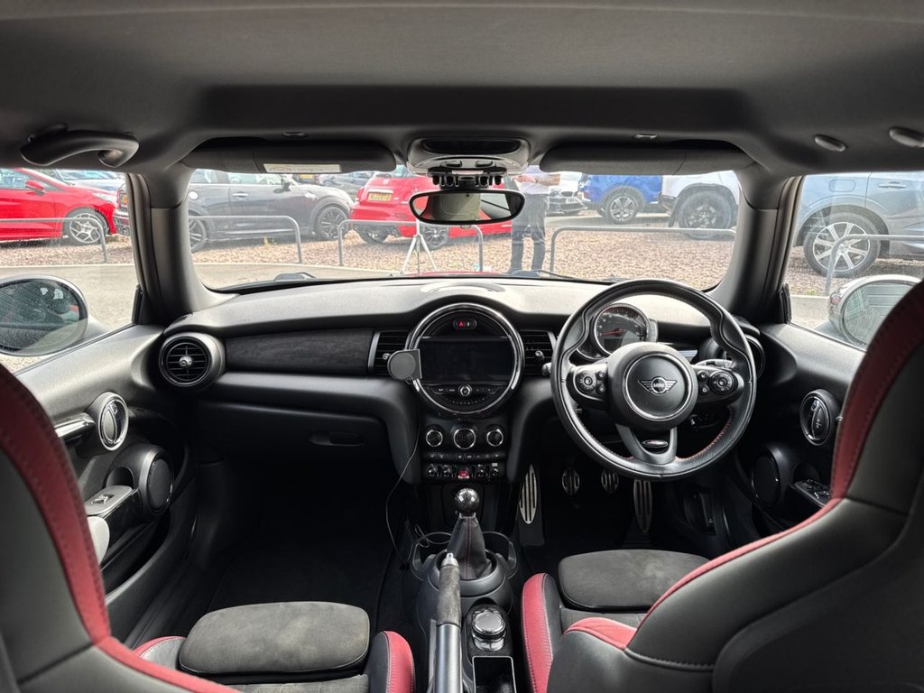 2019 MINI Hatch — image 4