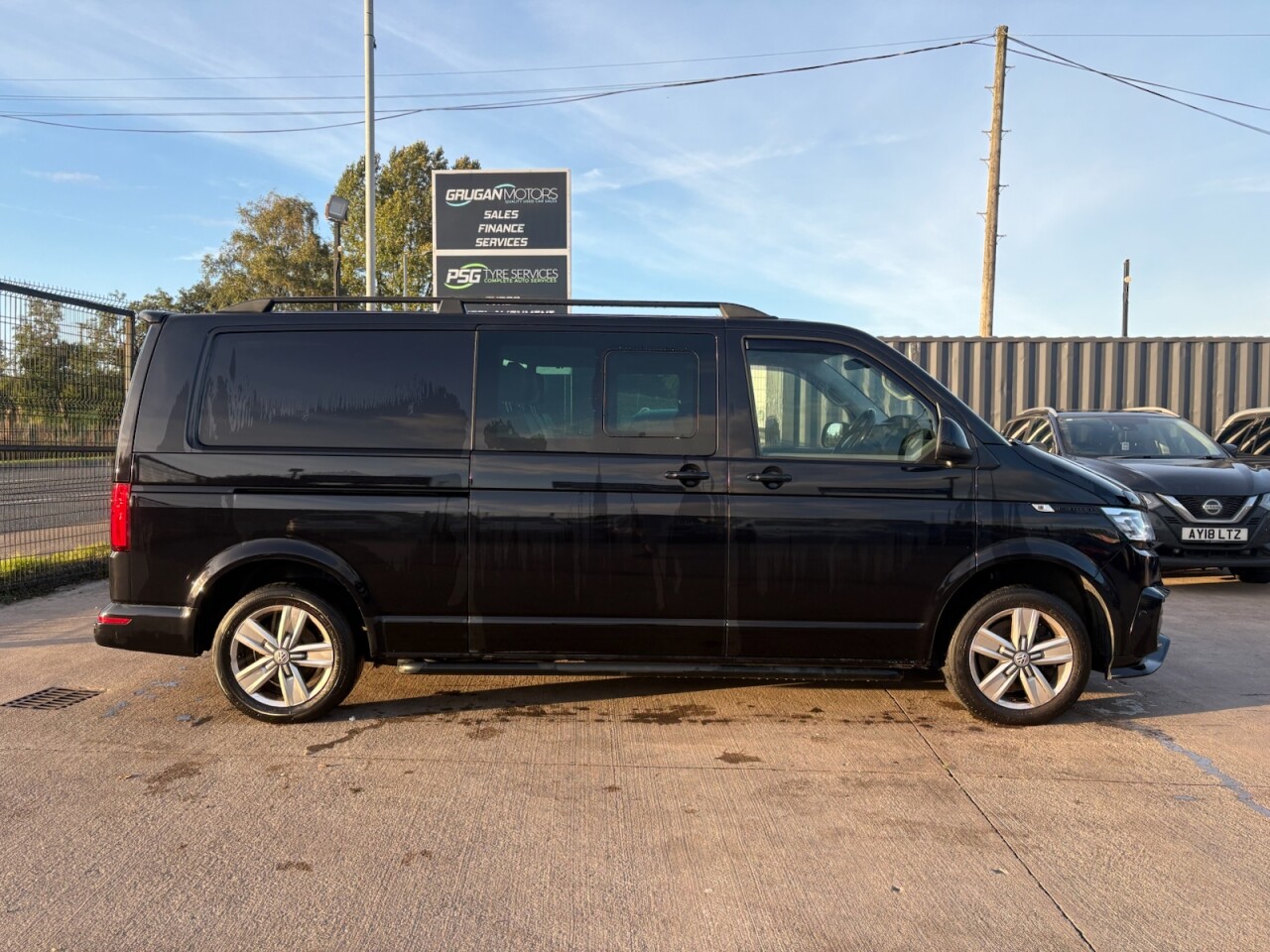 2023 VOLKSWAGEN TRANSPORTER 2.0 BiTDI T32 Highline Kombi Double Cab 5dr Diesel DSG FWD LWB High Roof Eu - vehicle photo 2 for sale on PureCar