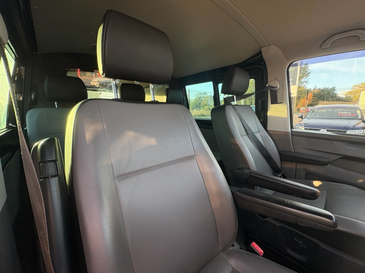 2023 VOLKSWAGEN TRANSPORTER 2.0 BiTDI T32 Highline Kombi Double Cab 5dr Diesel DSG FWD LWB High Roof Eu - vehicle photo 9 for sale on PureCar