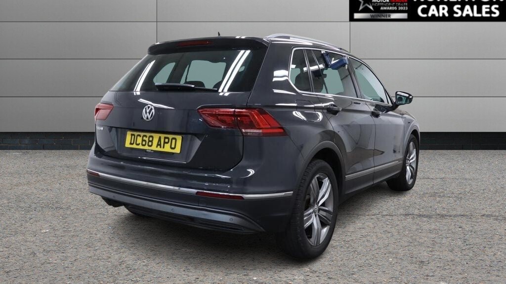 2018 Volkswagen Tiguan — image 2