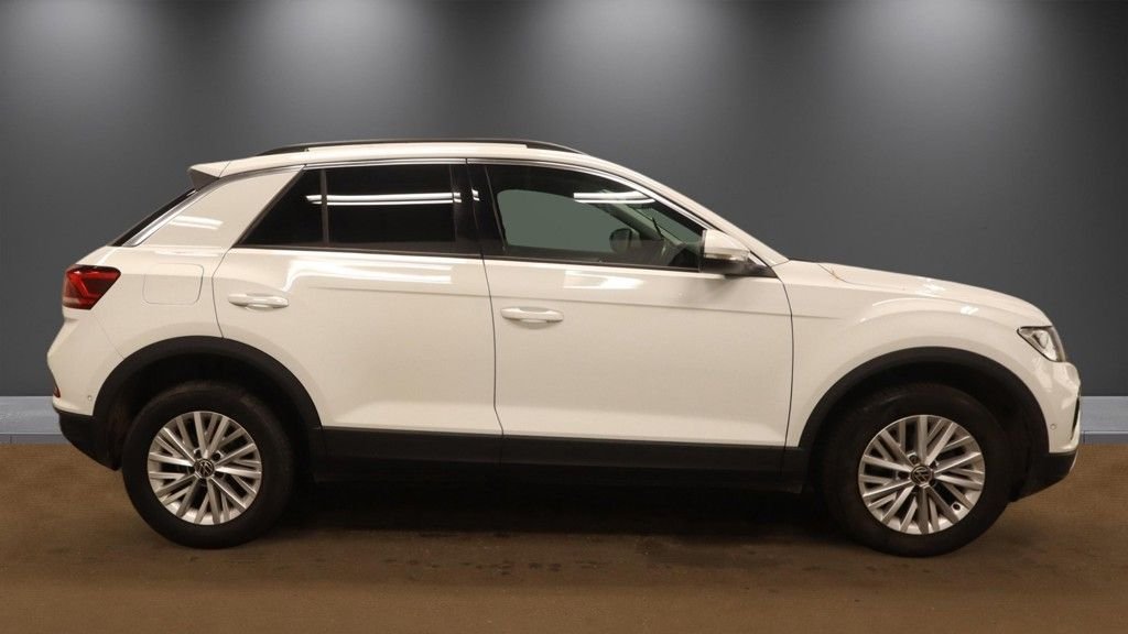 2024 Volkswagen T-Roc — image 5