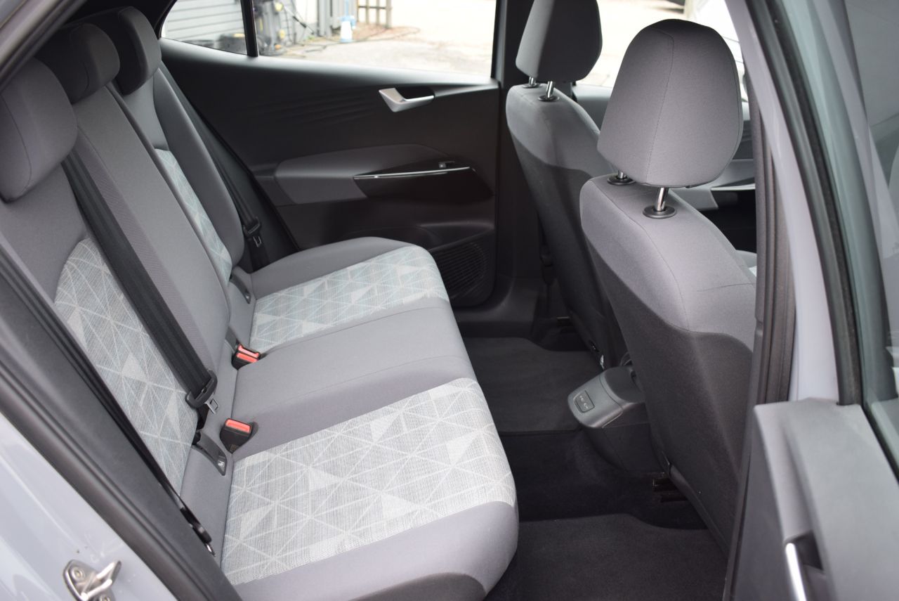 2022 VOLKSWAGEN ID.3 Pure Performance 45kWh Life Hatchback 5dr Electric Auto (150 ps) 1 Owner - vehicle photo 14 for sale on PureCar