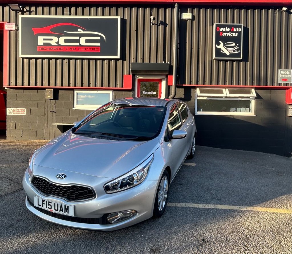 Silver 2015 Kia ceed Hatchback Front-wheel drive Manual