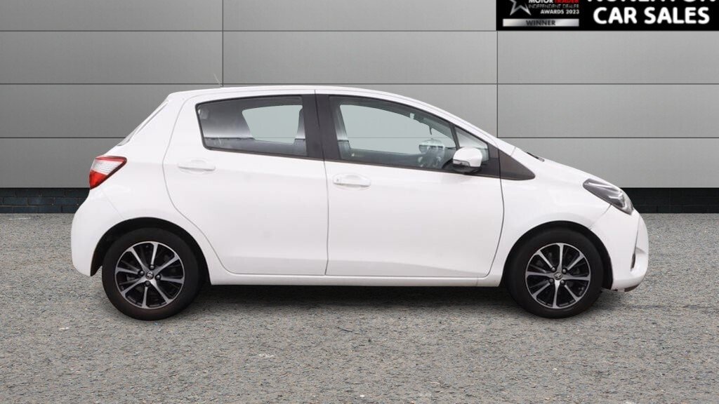 2019 Toyota Yaris — image 2