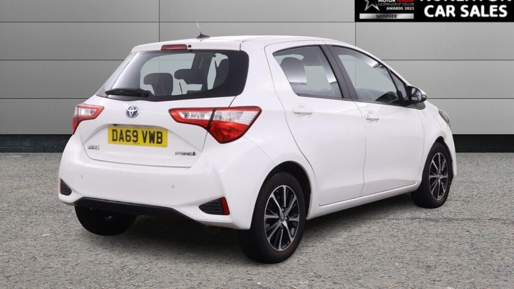2019 Toyota Yaris — image 3