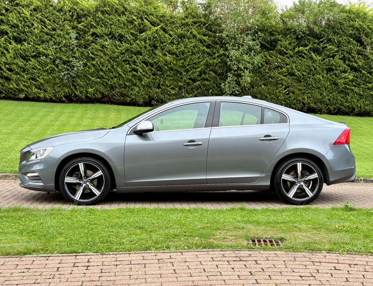 2018 VOLVO S60 2.0 D4 R-Design Nav Saloon 4dr Diesel Auto Euro 6 (s/s) (190 ps) - vehicle photo 8 for sale on PureCar