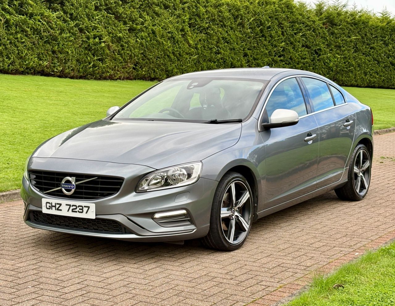 2018 VOLVO S60 2.0 D4 R-Design Nav Saloon 4dr Diesel Auto Euro 6 (s/s) (190 ps) - vehicle photo 2 for sale on PureCar