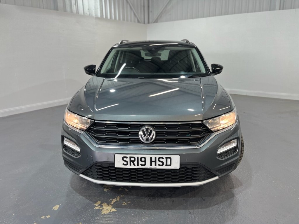 2019 Volkswagen T-Roc — image 2