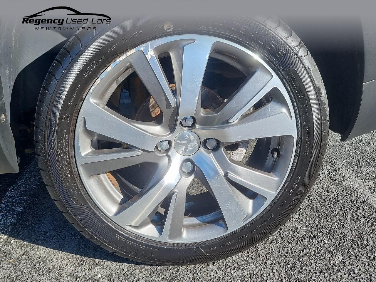 2019 PEUGEOT 1.5 BlueHDi Allure Premium Euro 6 (s/s) 5dr - vehicle photo 14 for sale on PureCar