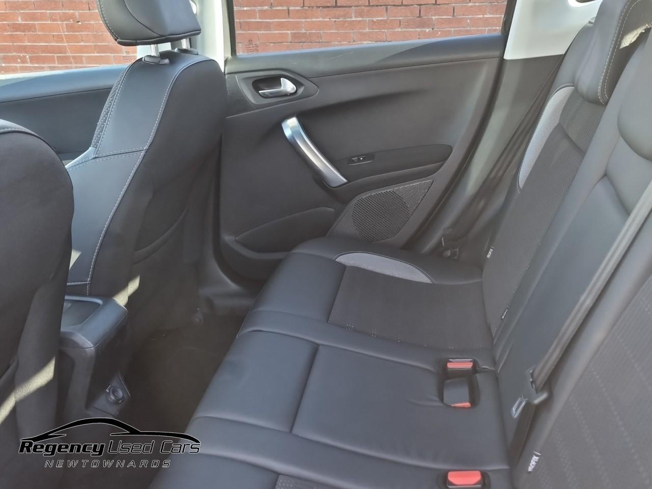 2019 PEUGEOT 1.5 BlueHDi Allure Premium Euro 6 (s/s) 5dr - vehicle photo 19 for sale on PureCar