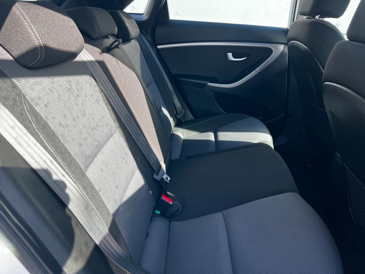 2016 HYUNDAI I30 1.6 CRDi Blue Drive SE Hatchback 5dr Diesel Manual Euro 6 (s/s) (110 ps) - vehicle photo 15 for sale on PureCar