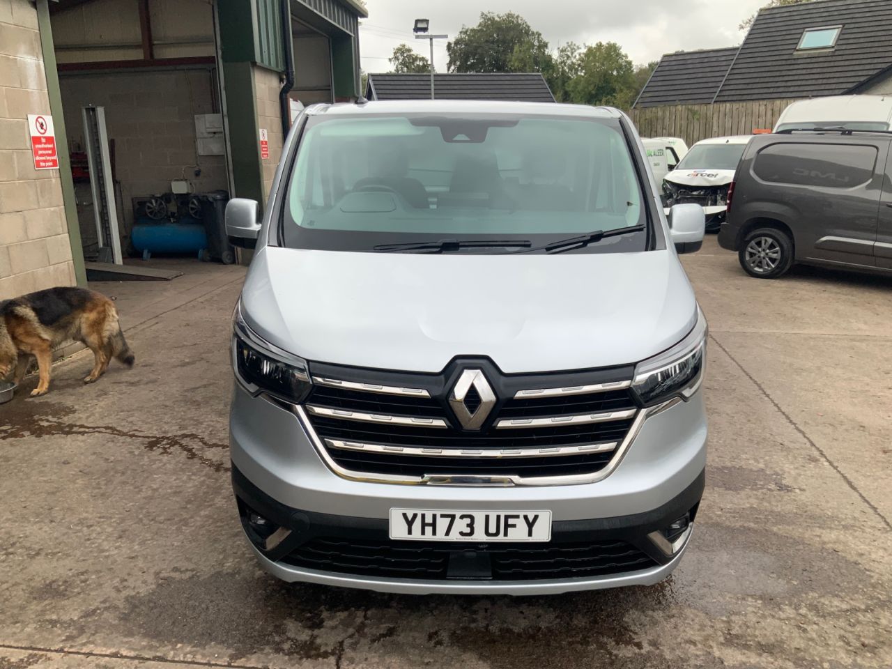 2023 RENAULT TRAFIC 2.0 dCi Blue SL28 Sport Panel Van 5dr Diesel Manual L1 H1 Euro 6 (s/s) (130 - vehicle photo 4 for sale on PureCar