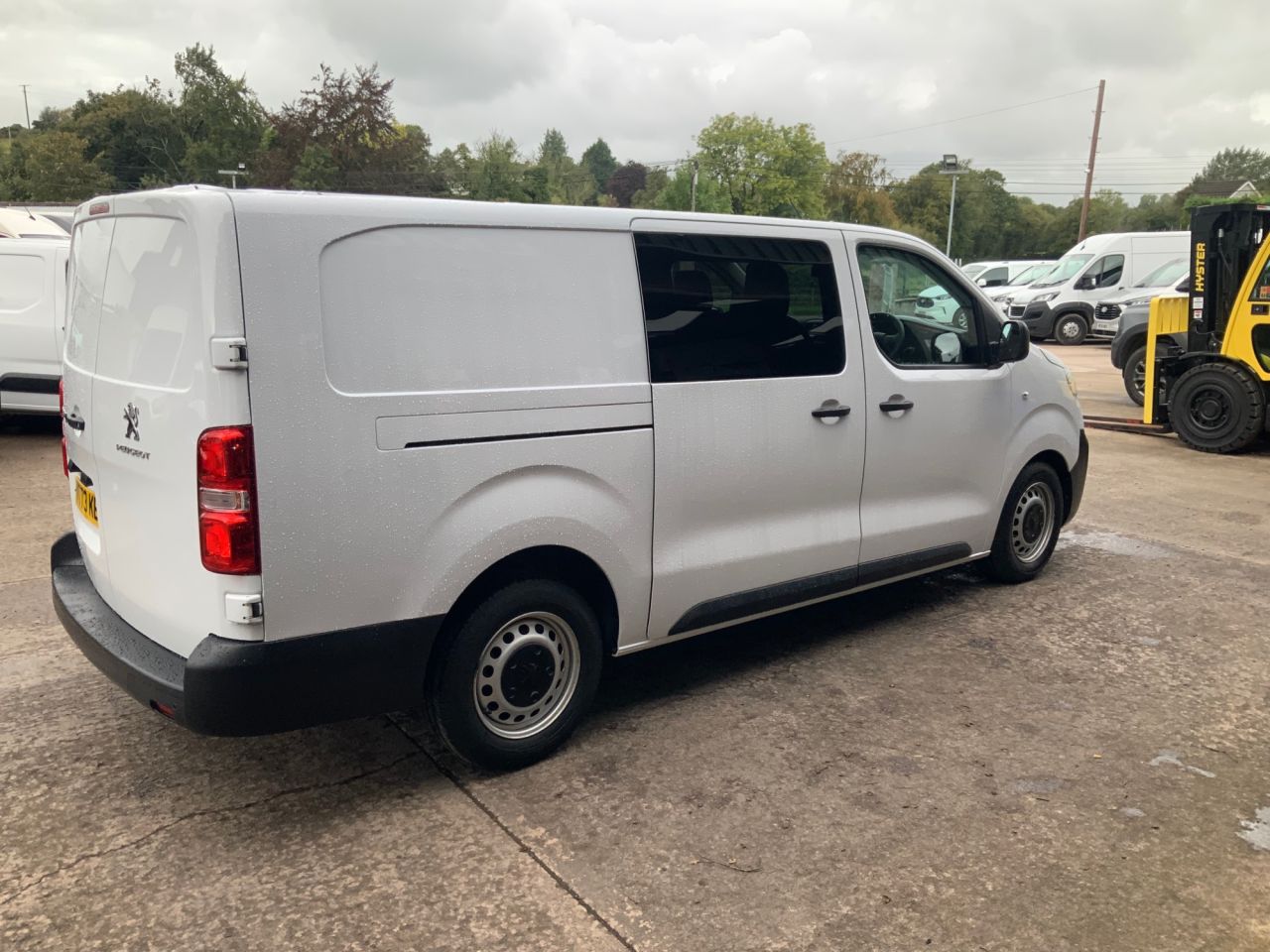 2023 PEUGEOT EXPERT 2.0 BlueHDi 1200 Professional Premium + Long Crew Van Double Cab 6dr Diesel - vehicle photo 4 for sale on PureCar