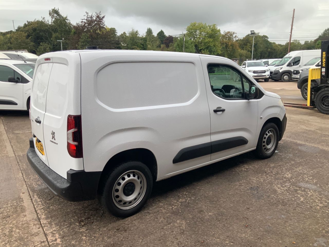 2023 PEUGEOT PARTNER 1.5 BlueHDi 1000 Professional Premium + Standard Panel Van 5dr Diesel Manua - vehicle photo 3 for sale on PureCar