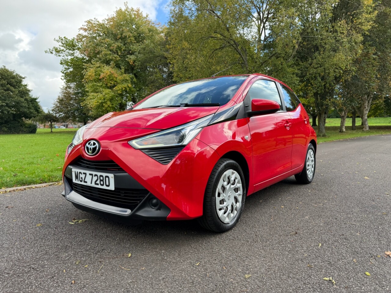 2019 TOYOTA AYGO 1.0 VVT-i x-play Hatchback 5dr Petrol Manual Euro 6 (71 ps) - vehicle photo 6 for sale on PureCar