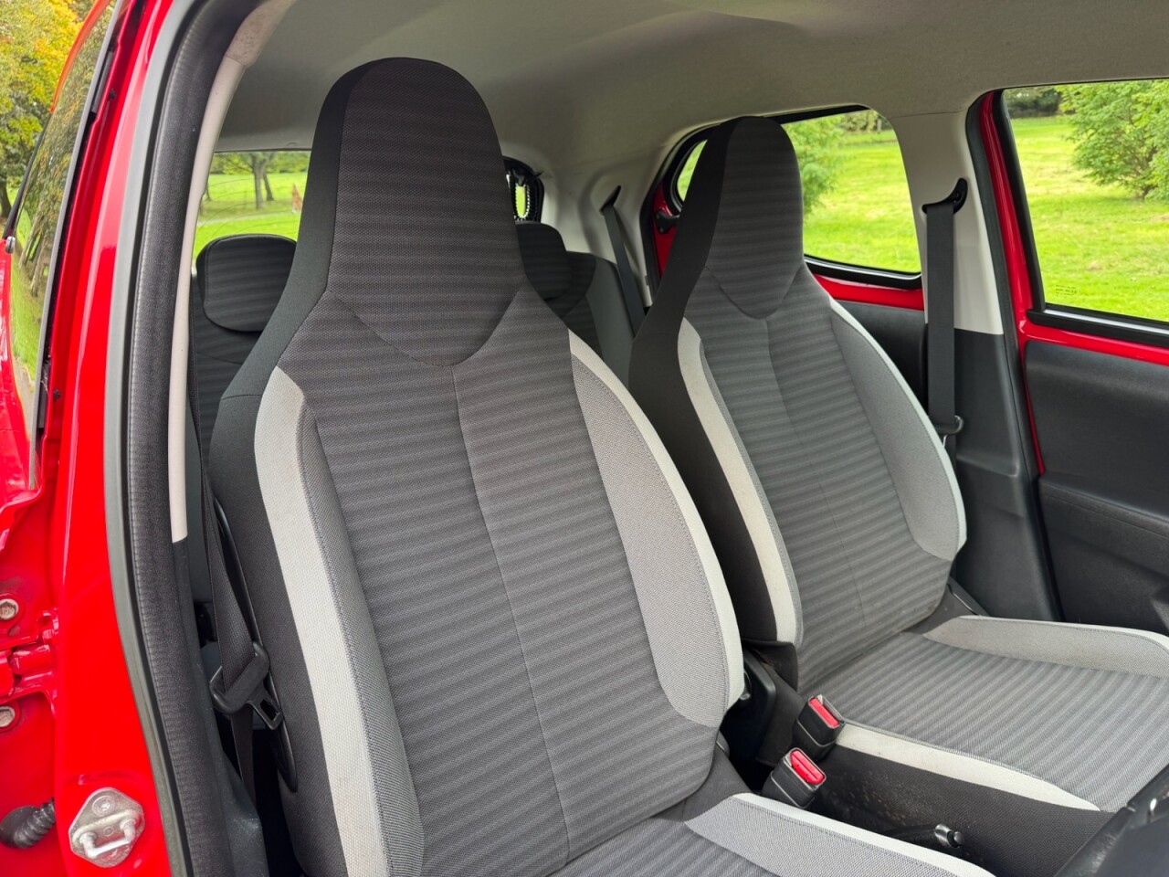 2019 TOYOTA AYGO 1.0 VVT-i x-play Hatchback 5dr Petrol Manual Euro 6 (71 ps) - vehicle photo 8 for sale on PureCar