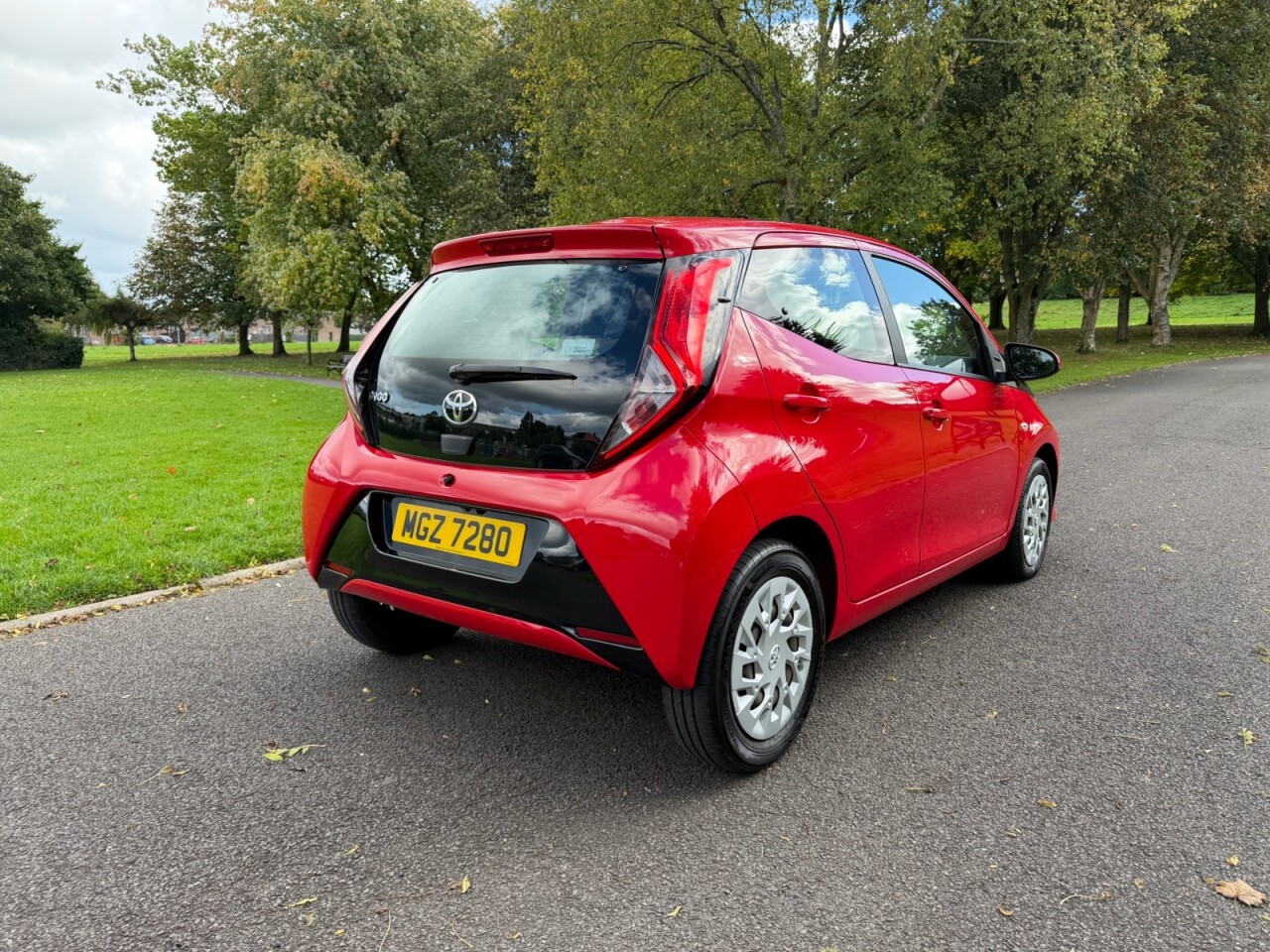 2019 TOYOTA AYGO 1.0 VVT-i x-play Hatchback 5dr Petrol Manual Euro 6 (71 ps) - vehicle photo 11 for sale on PureCar