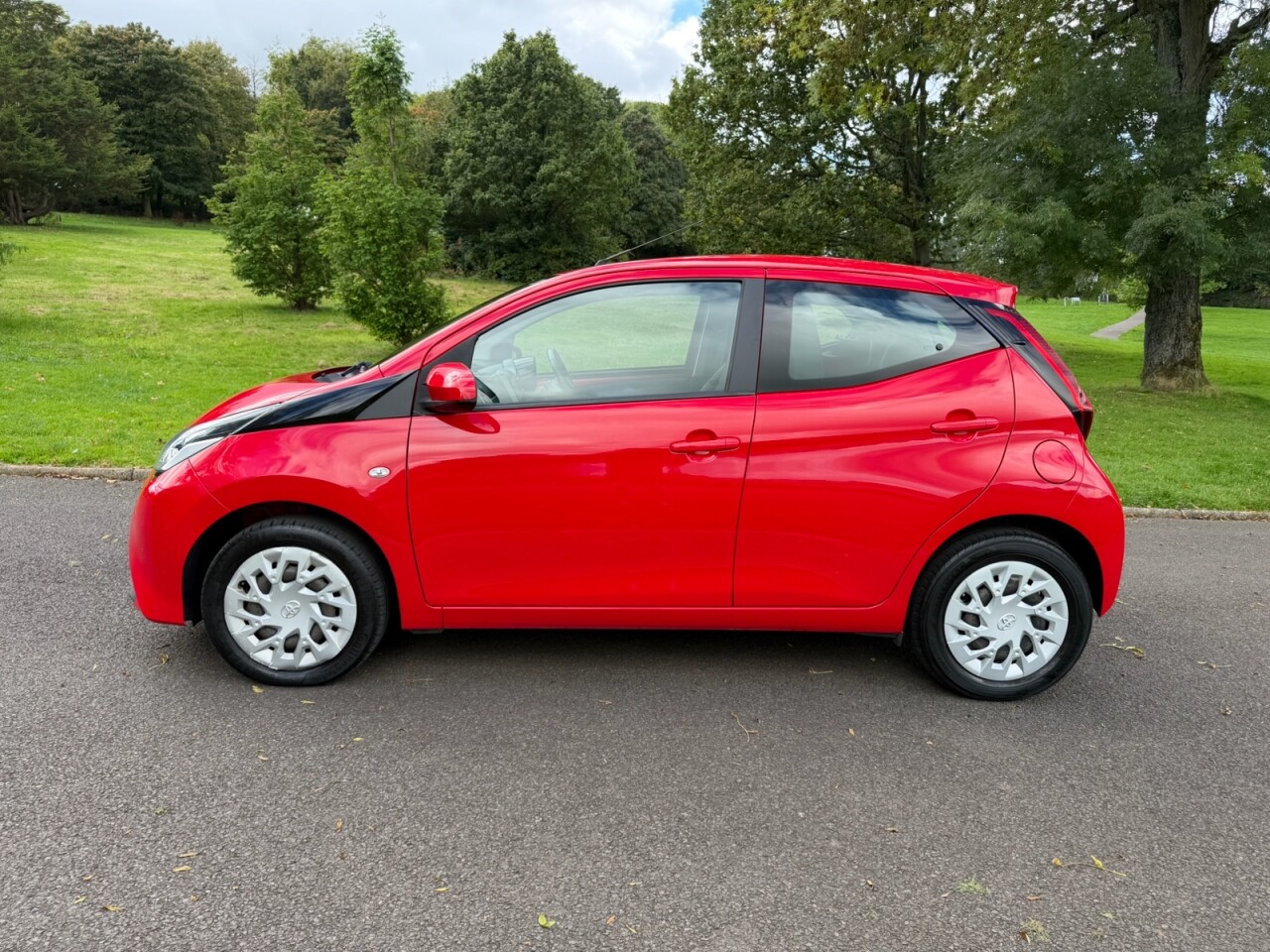 2019 TOYOTA AYGO 1.0 VVT-i x-play Hatchback 5dr Petrol Manual Euro 6 (71 ps) - vehicle photo 14 for sale on PureCar