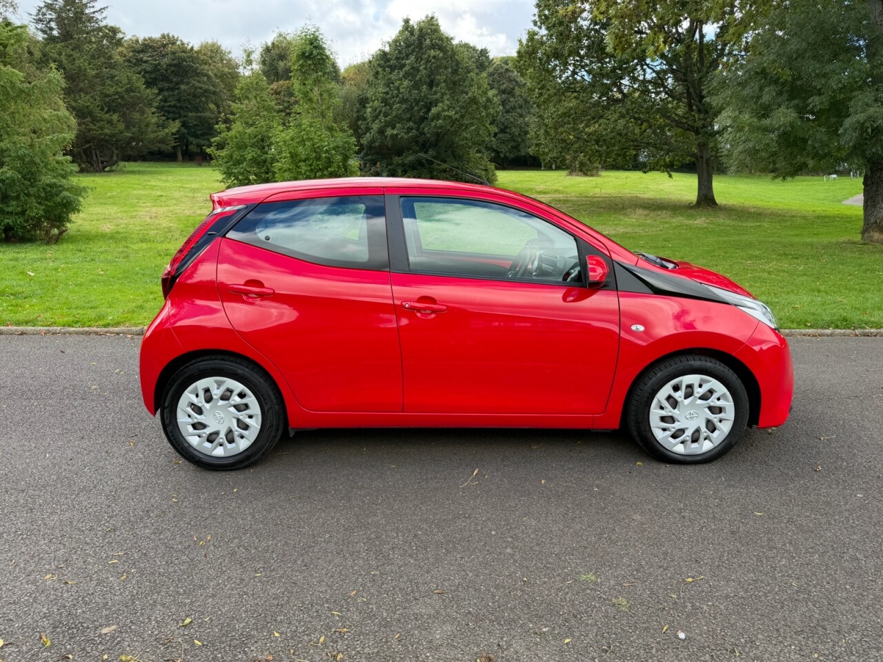 2019 TOYOTA AYGO 1.0 VVT-i x-play Hatchback 5dr Petrol Manual Euro 6 (71 ps) - vehicle photo 24 for sale on PureCar