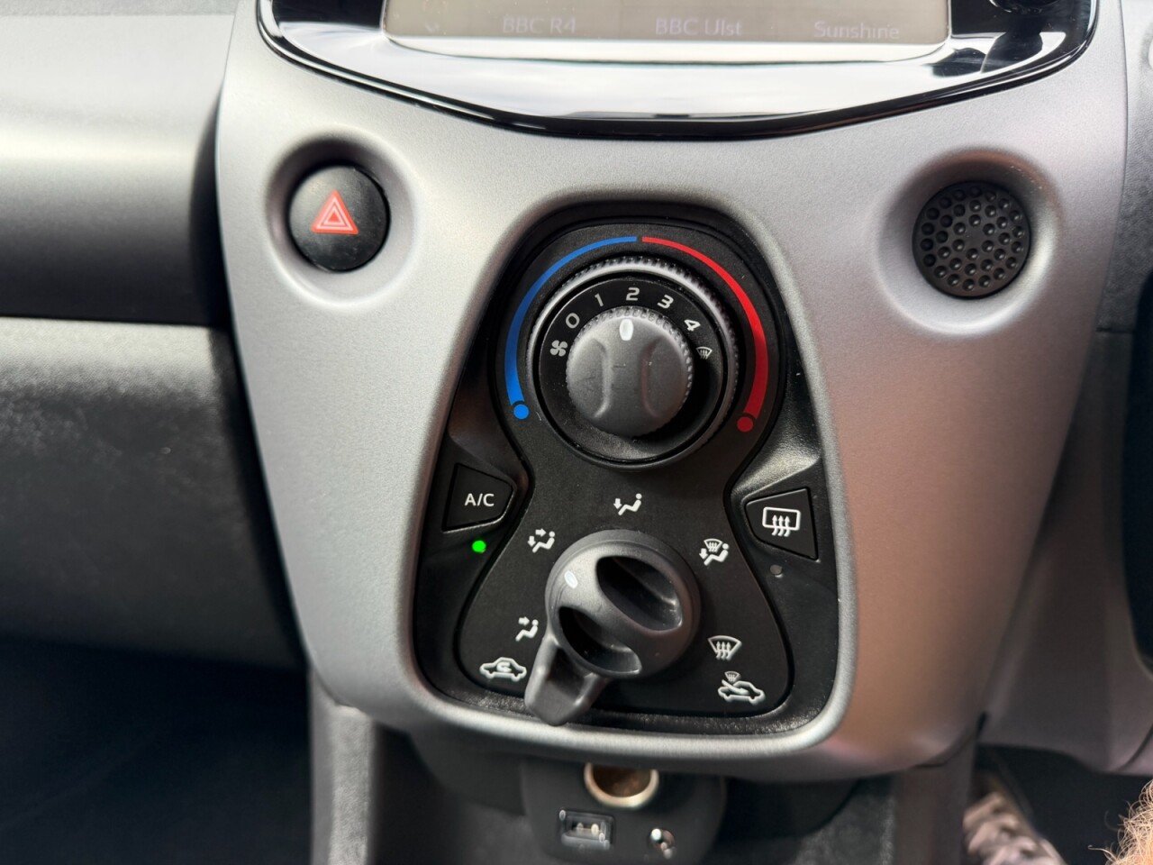 2019 TOYOTA AYGO 1.0 VVT-i x-play Hatchback 5dr Petrol Manual Euro 6 (71 ps) - vehicle photo 26 for sale on PureCar