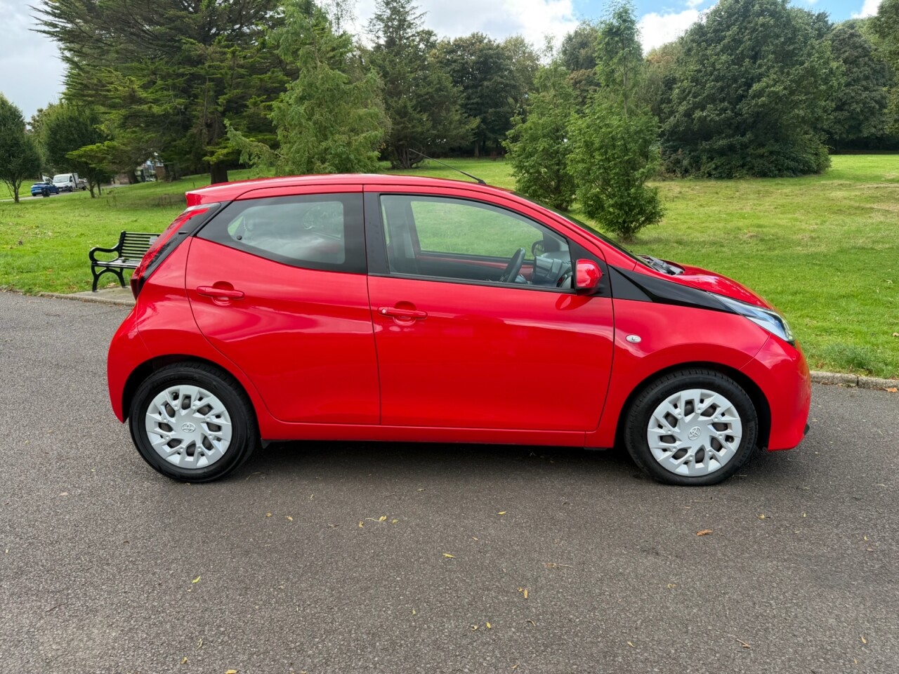 2019 TOYOTA AYGO 1.0 VVT-i x-play Hatchback 5dr Petrol Manual Euro 6 (71 ps) - vehicle photo 29 for sale on PureCar