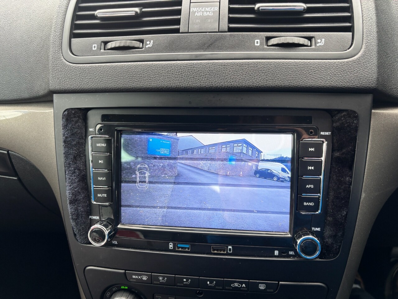 2014 SKODA YETI 2.0 TDI Elegance Outdoor 5dr Diesel Manual Euro 5 (110 ps) - vehicle photo 16 for sale on PureCar