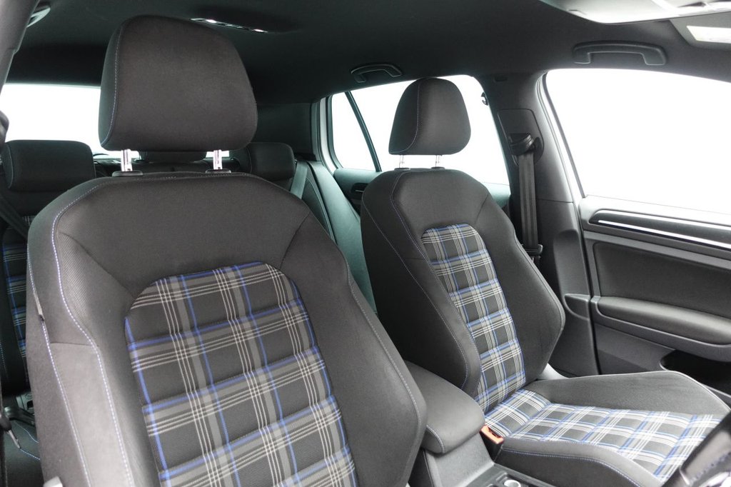 2016 Volkswagen Golf — image 3