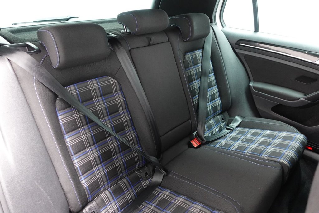 2016 Volkswagen Golf — image 10