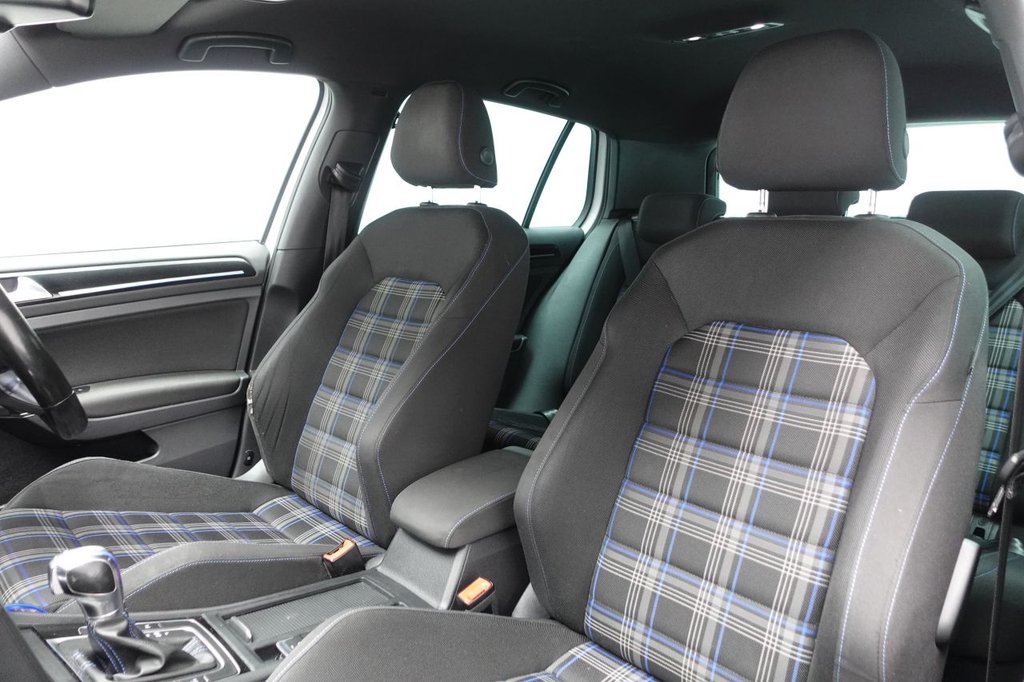 2016 Volkswagen Golf — image 9