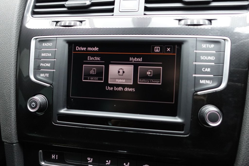 2016 Volkswagen Golf — image 17