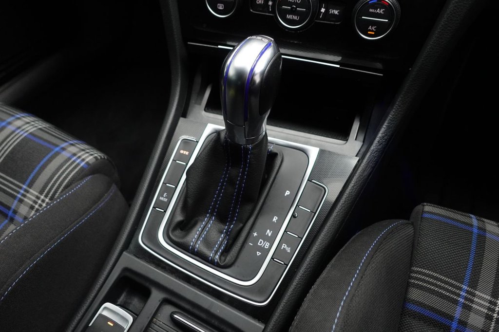 2016 Volkswagen Golf — image 25