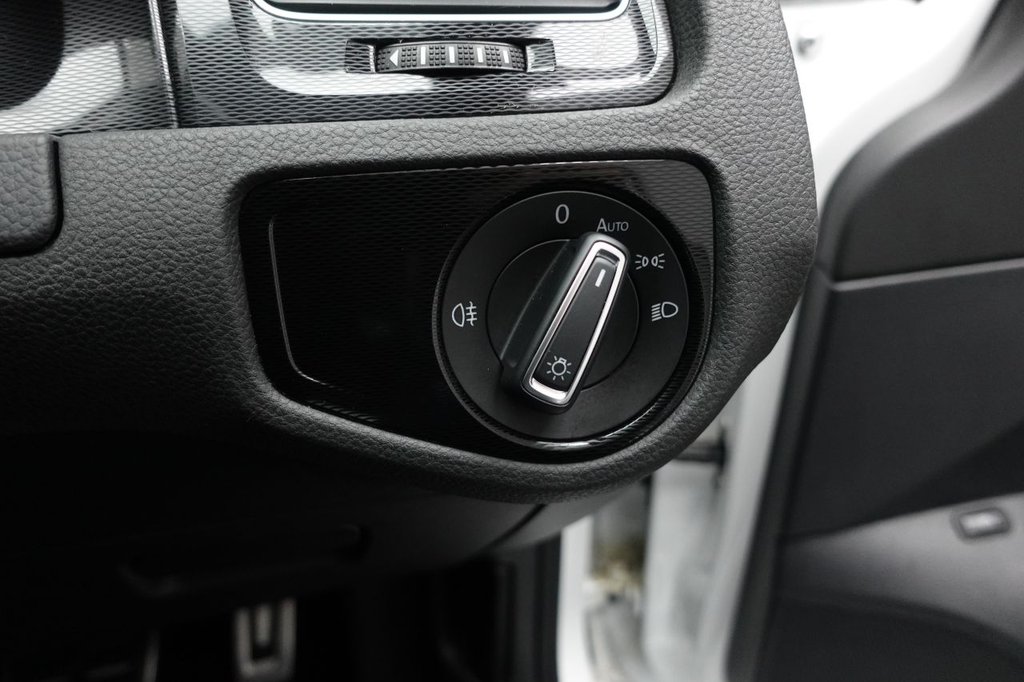 2016 Volkswagen Golf — image 28