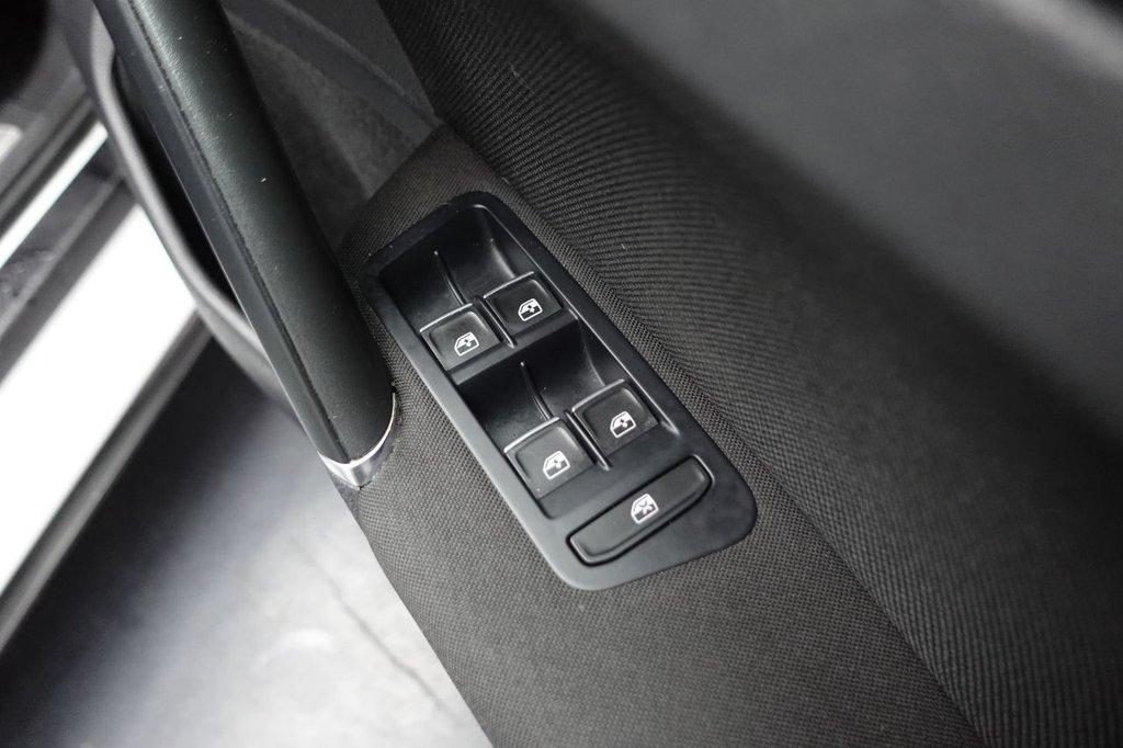 2016 Volkswagen Golf — image 30