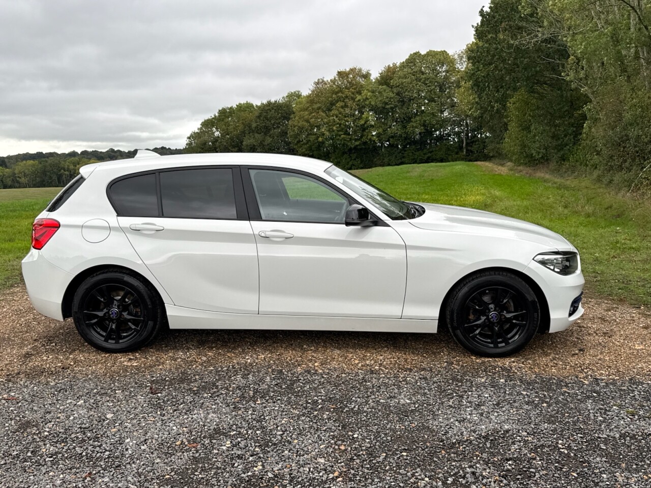 Click Carefully BMW 1 Series 1.5 118i Sport Hatchback 5dr Petrol Manual Euro 6 (s/S ...