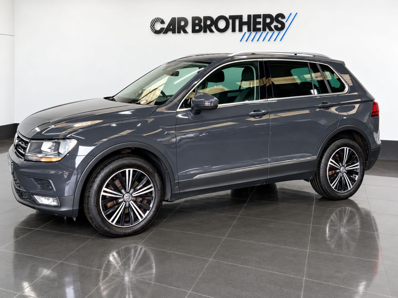 2017 VOLKSWAGEN TIGUAN 2.0 TDI BlueMotion Tech SE Navigation SUV 5dr Diesel Manual 4Motion Euro 6 - vehicle photo 5 for sale on PureCar