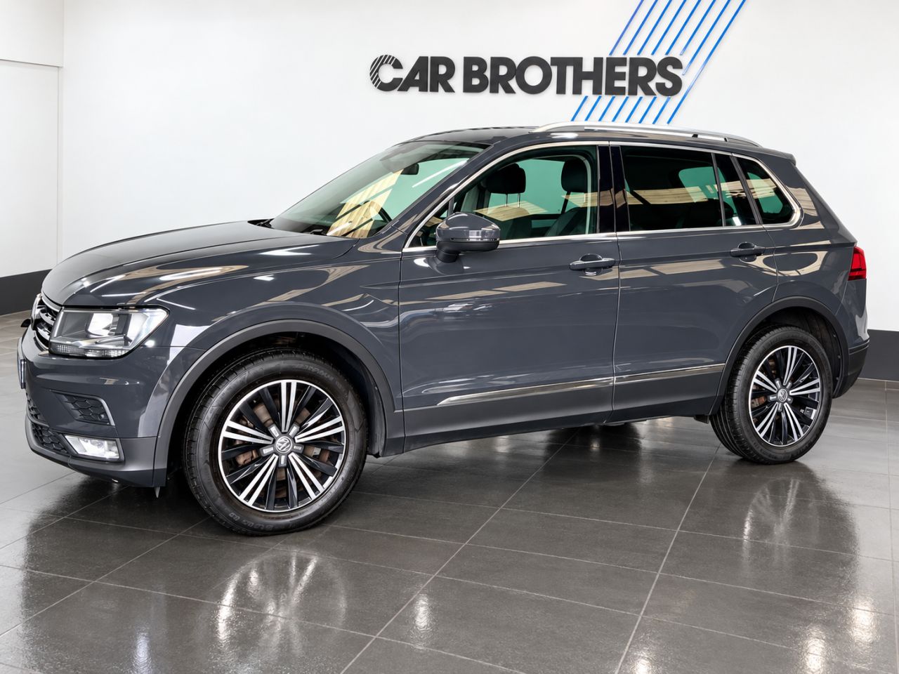 2017 VOLKSWAGEN TIGUAN 2.0 TDI BlueMotion Tech SE Navigation SUV 5dr Diesel Manual 4Motion Euro 6 - vehicle photo 6 for sale on PureCar