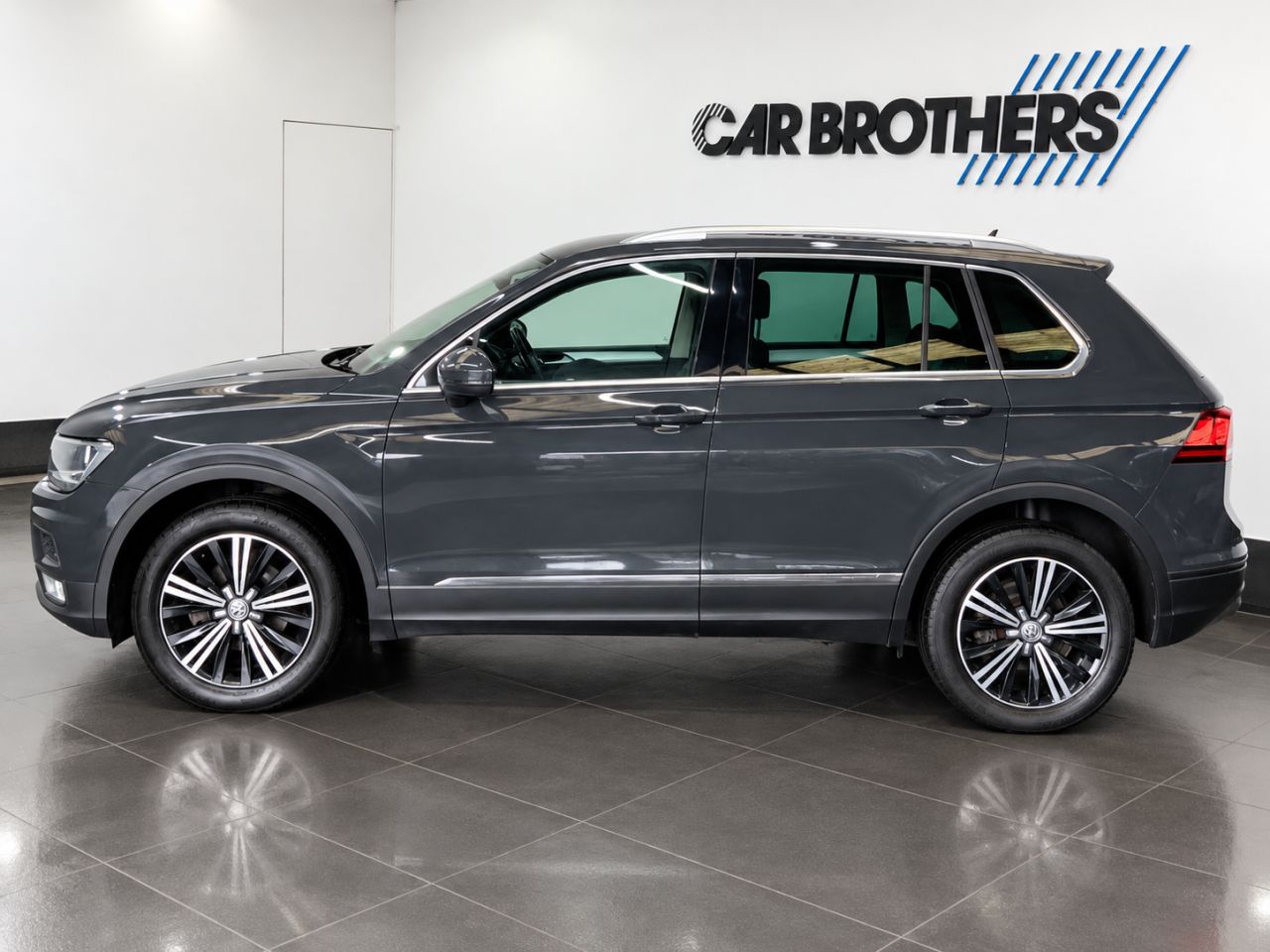 2017 VOLKSWAGEN TIGUAN 2.0 TDI BlueMotion Tech SE Navigation SUV 5dr Diesel Manual 4Motion Euro 6 - vehicle photo 7 for sale on PureCar
