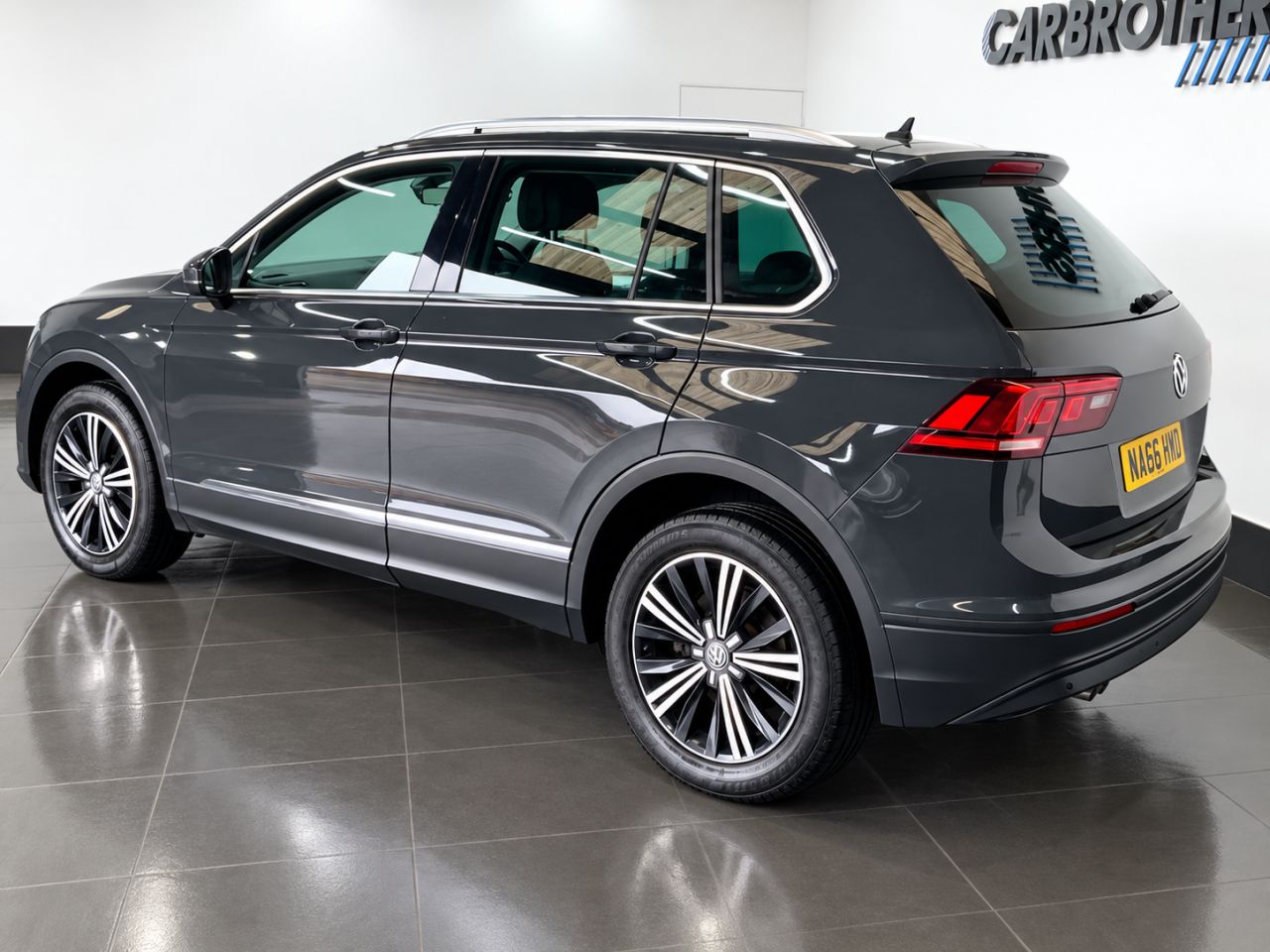2017 VOLKSWAGEN TIGUAN 2.0 TDI BlueMotion Tech SE Navigation SUV 5dr Diesel Manual 4Motion Euro 6 - vehicle photo 8 for sale on PureCar