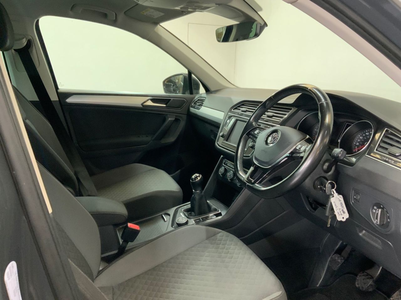 2017 VOLKSWAGEN TIGUAN 2.0 TDI BlueMotion Tech SE Navigation SUV 5dr Diesel Manual 4Motion Euro 6 - vehicle photo 11 for sale on PureCar