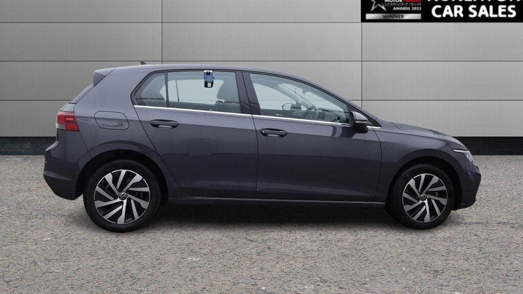 2022 Volkswagen Golf — image 2