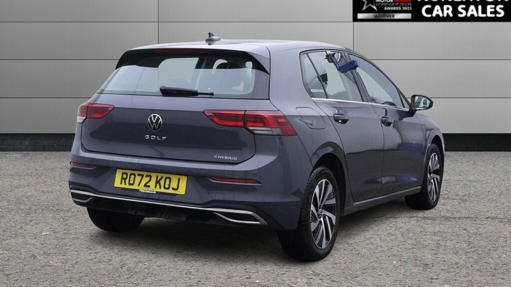 2022 Volkswagen Golf — image 3
