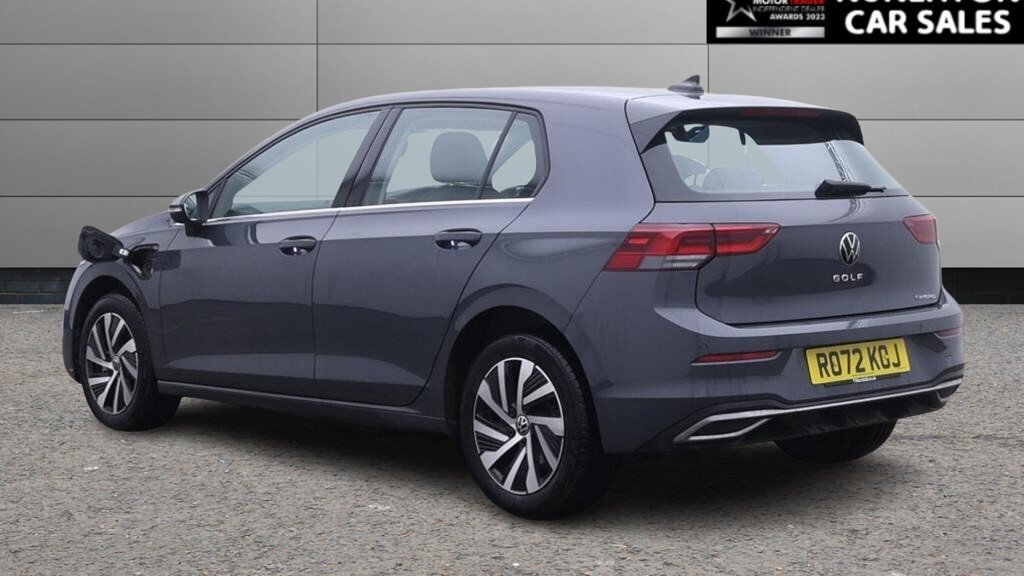 2022 Volkswagen Golf — image 5